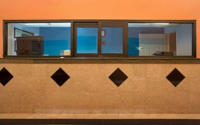 Super 8 by Wyndham Houston/Brookhollow NW