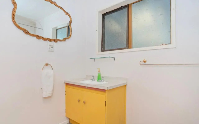 The Jandal House - Whitianga Holiday Home