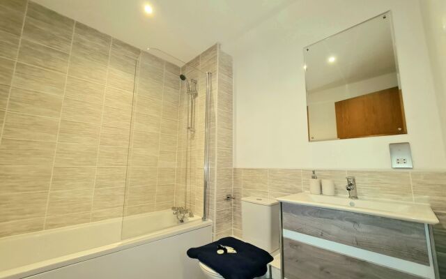 Exquisite, Cosy 2-bed Apartment in Salford