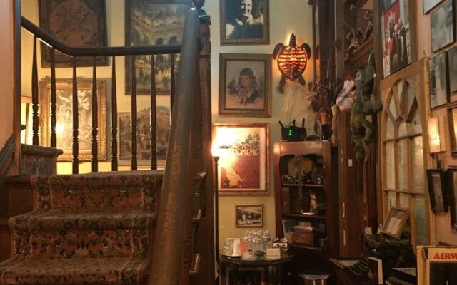 1870 Banana Courtyard French Quarter B&B