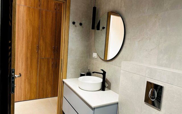 Roussos Place - Next To Splantzia Square - 2bd 2ba