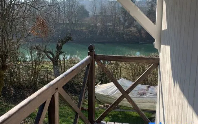 paradisiacal chalet on the banks of the Marne