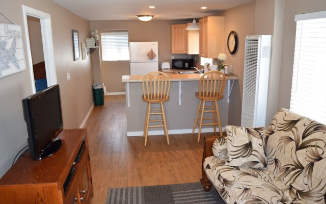 345 Hinds 2 Bedroom Cabin by Redawning
