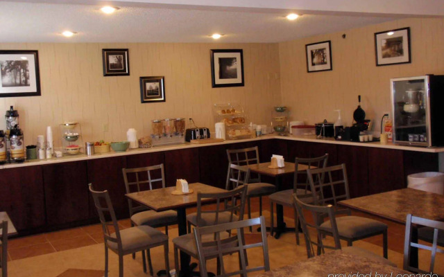 Quality Inn & Suites Davenport near I-80