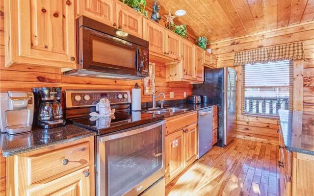Smoky Mountain Retreat - Five Bedroom Cabin
