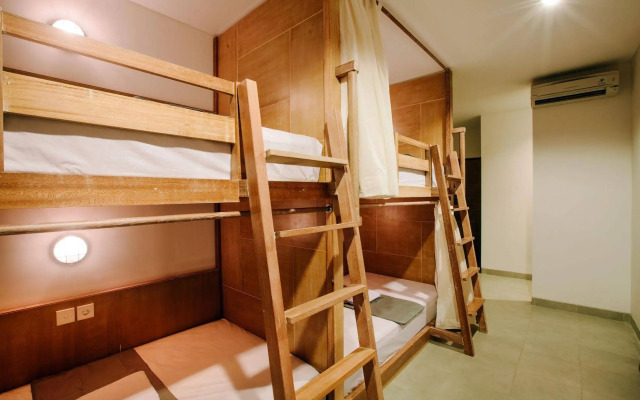 Lokal Bali Hostel