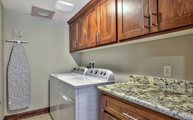 Conifer - 3 Br condo by RedAwning