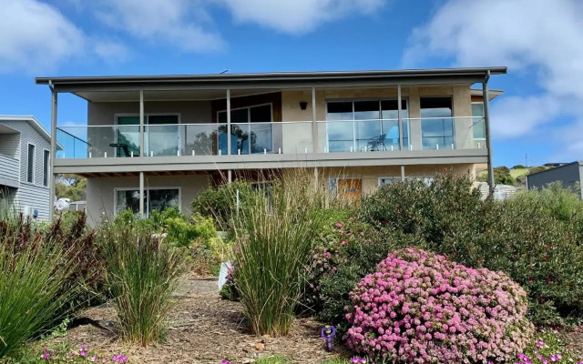 Emu Bay Bliss 'sweeping ocean views'