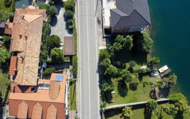 Il Glicine appartamento con darsena privata a lago