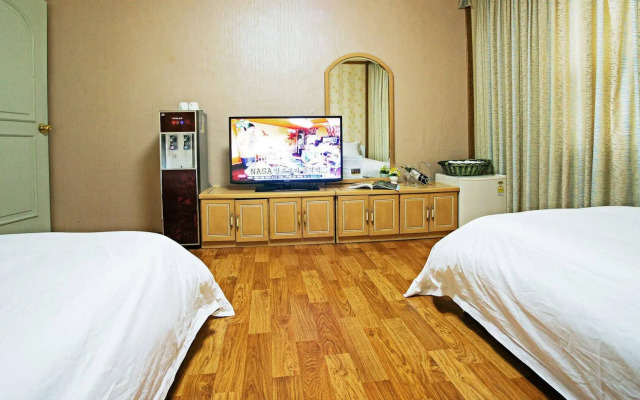 Emerald Hotel