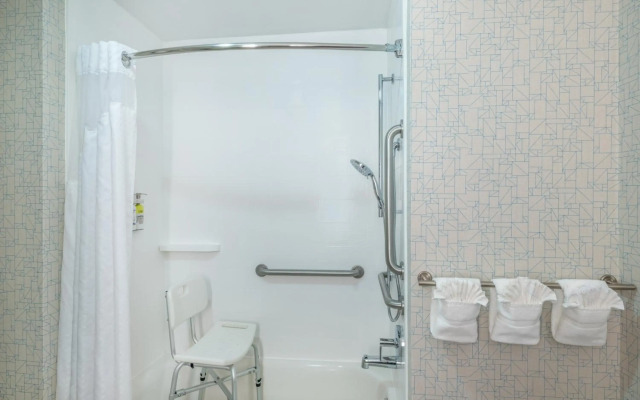 Holiday Inn Express Gas City by IHG
