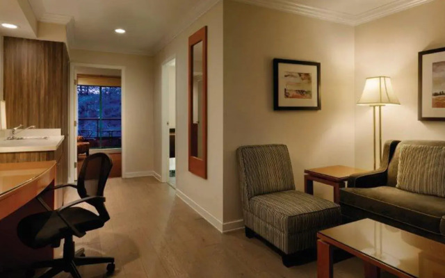 Executive Suites Hotel Metro Vancouver