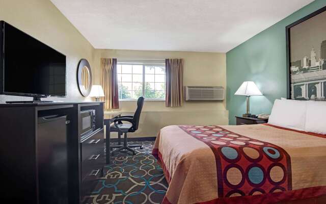 Super 8 by Wyndham Kansas City