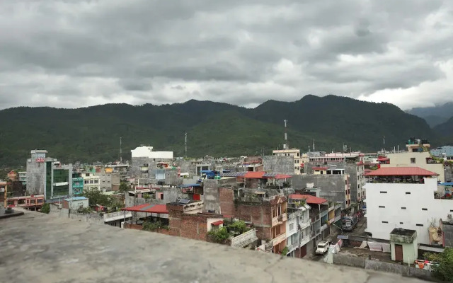 Oyo 512 Hotel Brindaban