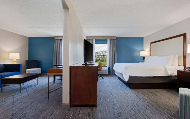Holiday Inn Express & Suites Cincinnati Riverfront by IHG
