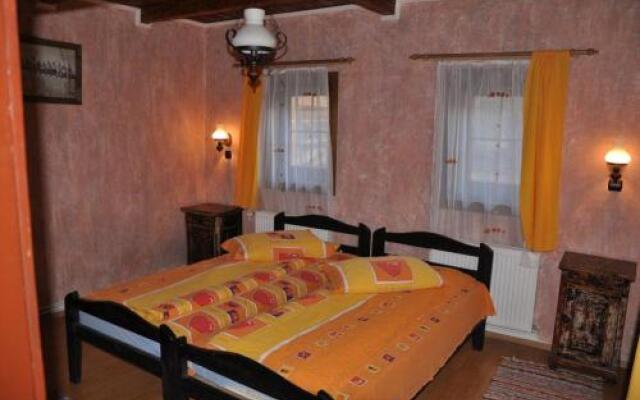 Zsuzsanna Paraszthaz