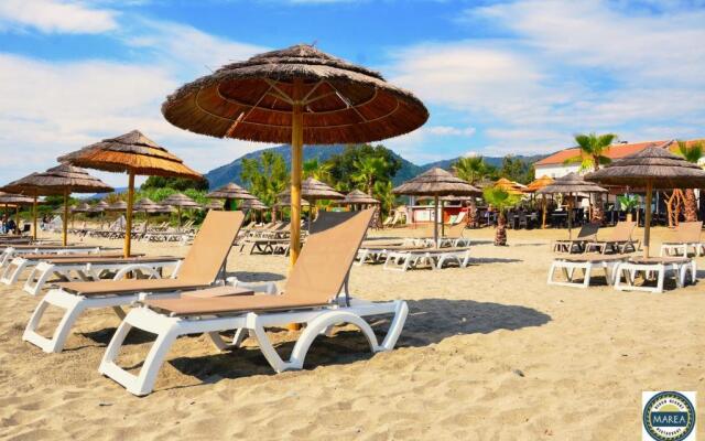 Seaside apartment with beach service