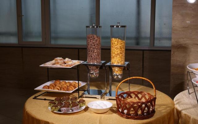 Royal Plaza Suites by RAK Rooms