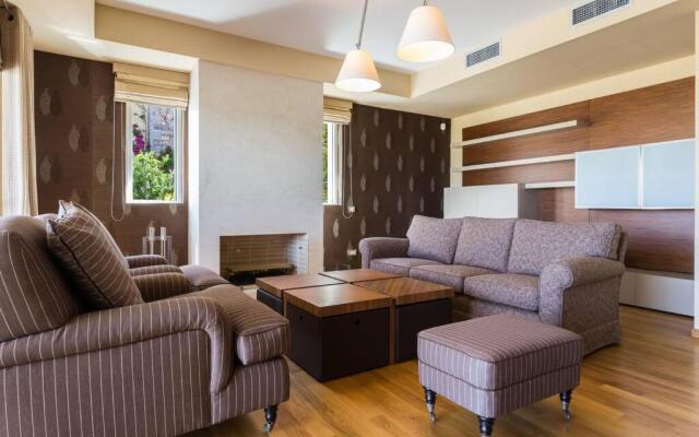 Amazing 5 bedroom Villa with Swimming Pool