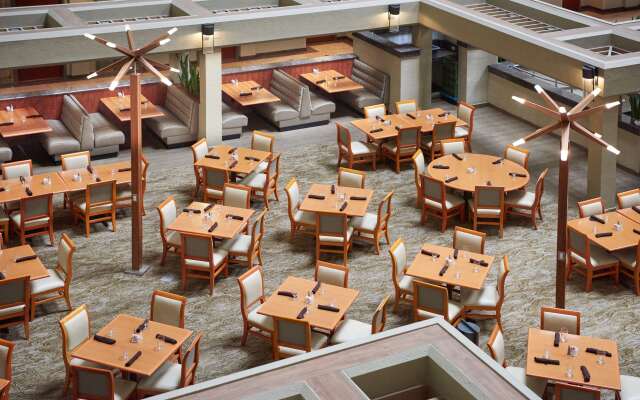 DoubleTree by Hilton Fresno Convention Center