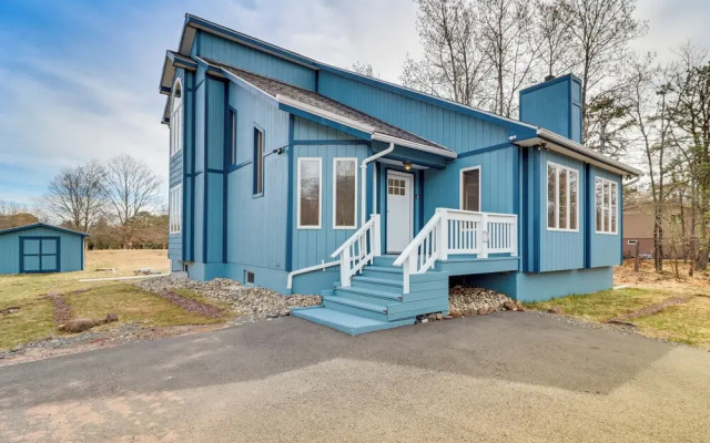 Pocono Retreat: Access to Community Lake & Beach!