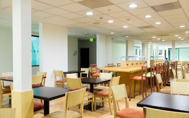 Excellence Express & Suites