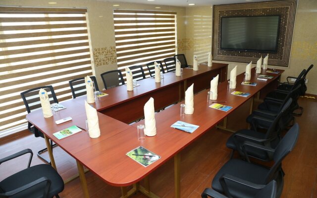 Raaj Bhaavan Clarks Inn Chennai