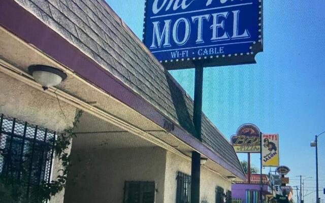 One Ten Motel