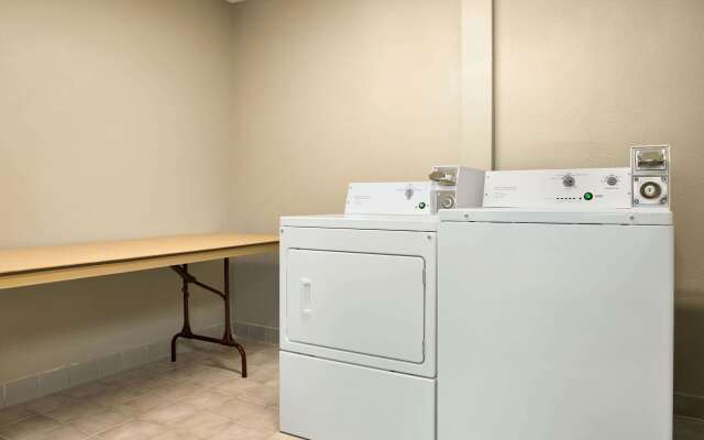 Baymont by Wyndham Blackwell I-35