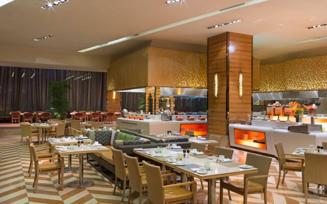 Sheraton Grand Bangalore Hotel at Brigade Gateway