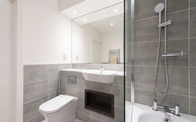 Stunning Luxury Stratford London 2 Bed Apartment