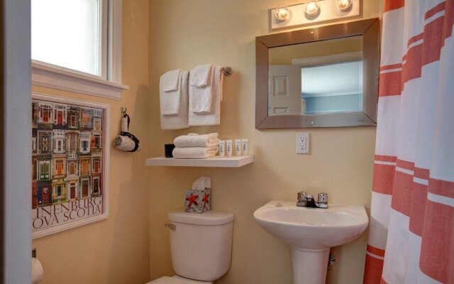 Lighthouse Motel & Cottages