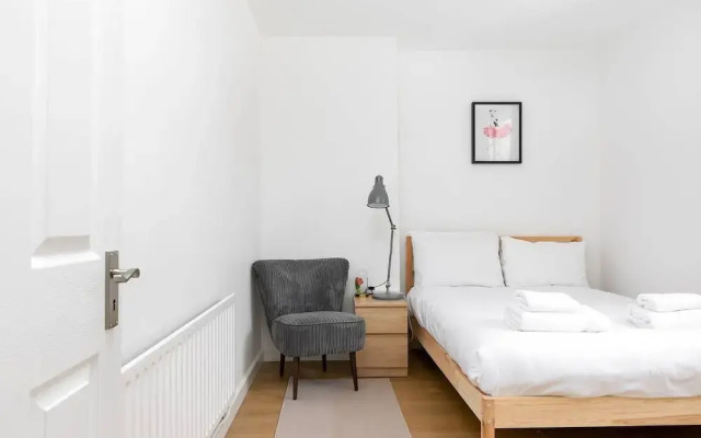 Modern Spacious Home In Well Connected Hammersmith
