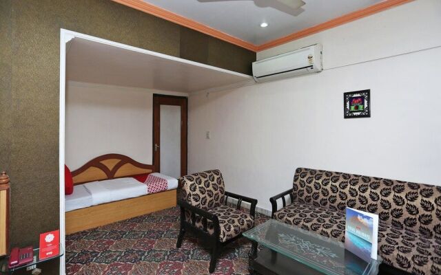 OYO 15468 Hotel Sharda
