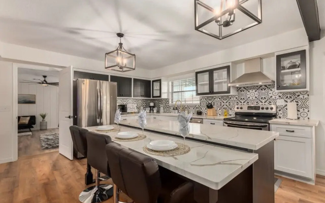 Glencove Mesa 4 Bedroom Home by RedAwning