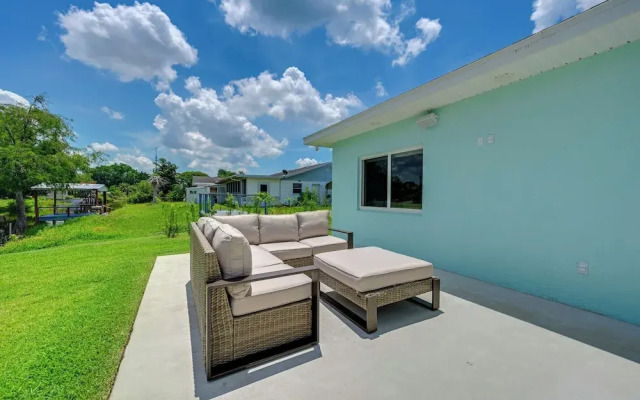 Sebring Serenity: Waterfront Retreat w/ Boat Dock!