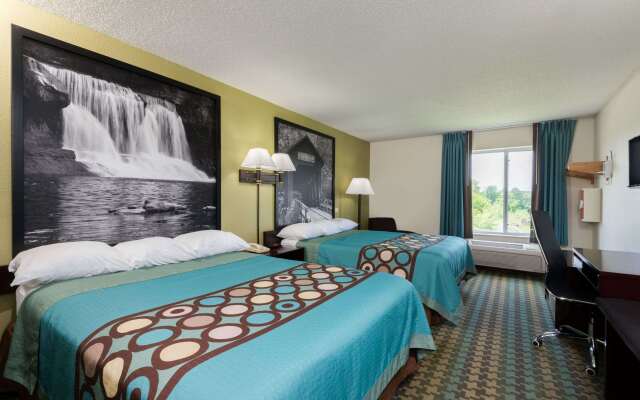 Super 8 by Wyndham Cloverdale IN