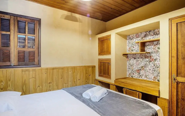 House With Valley View Near the Center - Mrv0001