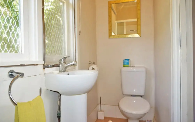 Getaway Villas Unit 3 - 3 Bedroom Self-Contained Villa with a Deck