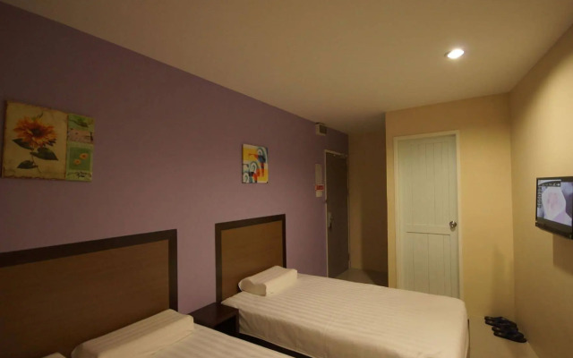 One Point Hotel - RH Plaza