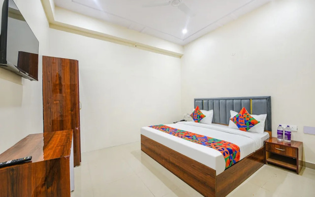 Fabhotel Palm Paradise