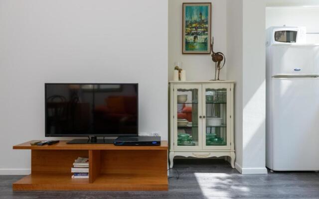 Unique Frug Apartment by TLV2rent