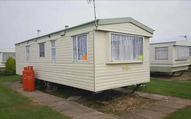 T & J's Caravan - 207 Happy Day's