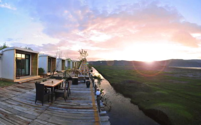 Lijiang Lashi Lake Retreat