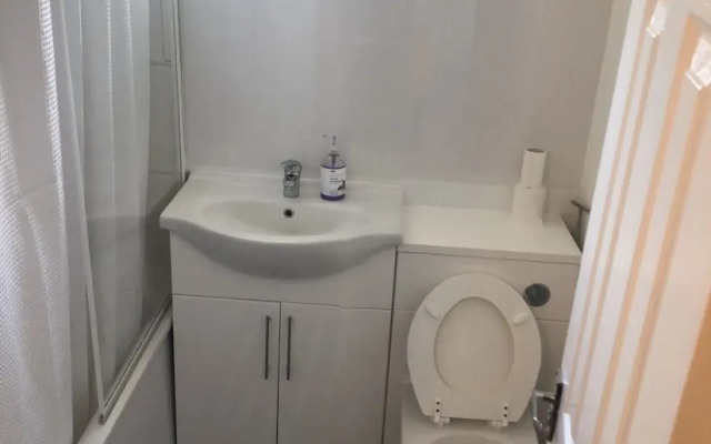 2 bedroom Apartment  Heathrow Airport