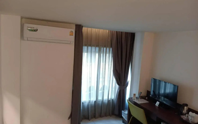 Collection O The Bangkok Airport Link Suite