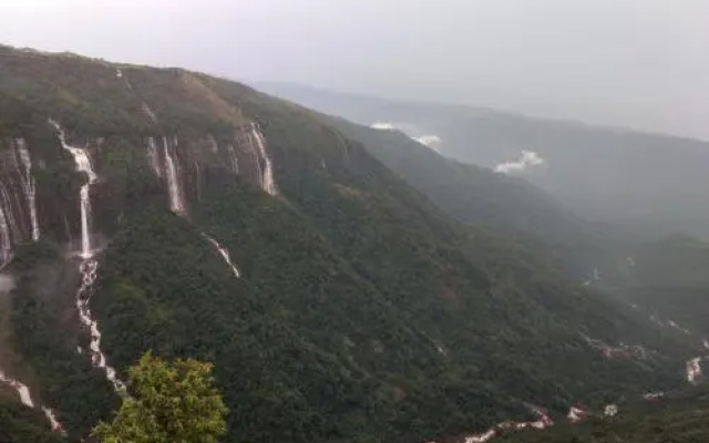 7 Sisters Falls View Inn Hotel