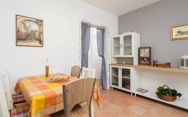 2 - Modern Apartment With Garden, 80m From Beach