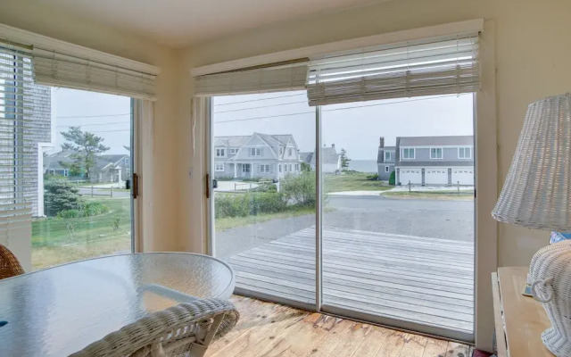 Walk to Beach: Chatham Getaway w/ Sunroom!