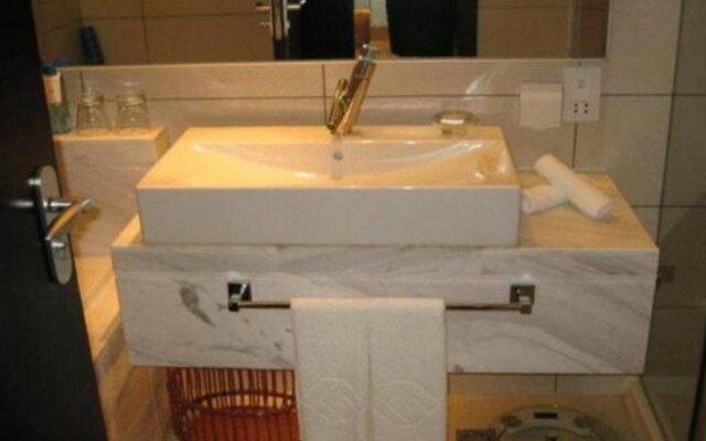 Yulong International Hotel